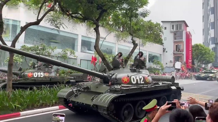 Những khối diễu binh chỉnh tề, đồng đều là hình ảnh tượng trưng cho sức mạnh, kỷ luật và ý chí sắt đá bảo vệ Tổ quốc.