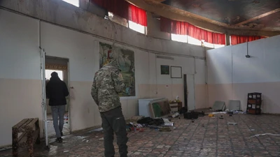 Lực lượng Nga bắt đầu rút quân khỏi căn cứ ở Đông Bắc Syria