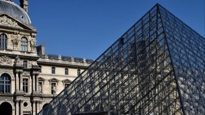 Pháp bắt thêm 4 nghi phạm vụ trộm tại Bảo tàng Louvre