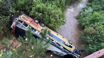 Lật xe buýt ở Argentina, hơn 40 người thương vong