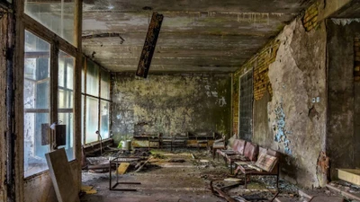 Ám ảnh bên trong bệnh viện Pripyat bỏ hoang ở Ukraine