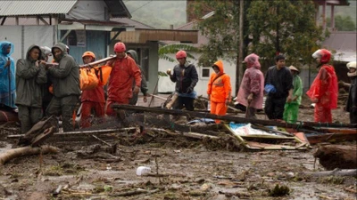Hơn 300 người thiệt mạng vì lũ lụt và lở đất ở Indonesia