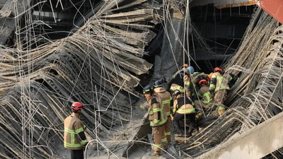 Hiện trường sập công trình thư viện ở Hàn Quốc, 2 người tử vong