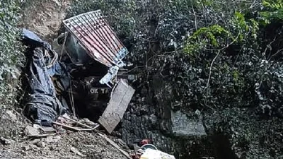 Xe tải lao xuống vực sâu ở Ấn Độ, hơn 20 công nhân tử vong