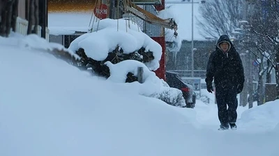 Hình ảnh tuyết rơi dày ở Nhật Bản, hàng chục người thiệt mạng