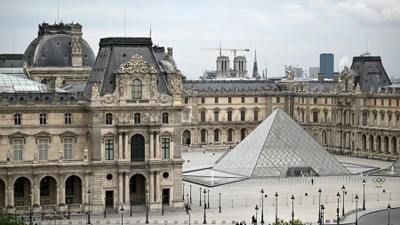 Giám đốc Bảo tàng Louvre đề xuất tăng cường an ninh sau vụ trộm