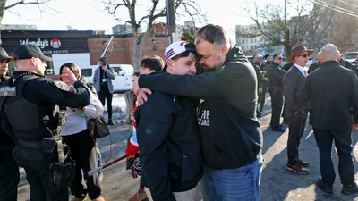 Danh tính kẻ xả súng tại sân vận động ở Mỹ