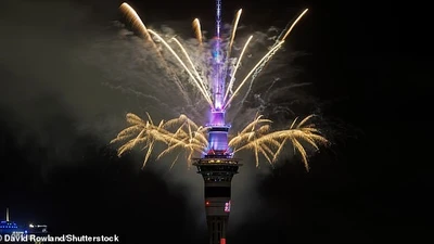 Pháo hoa rực sáng trên bầu trời New Zealand đón năm mới 2026