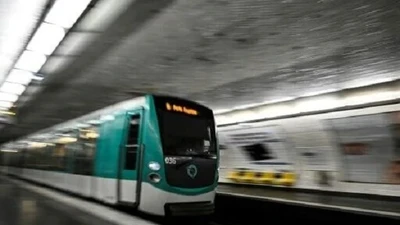 Bắt giữ nghi phạm tấn công bằng dao trên tàu điện ngầm Paris