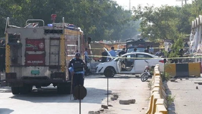 Hiện trường vụ đánh bom liều chết ngoài tòa án ở Pakistan 