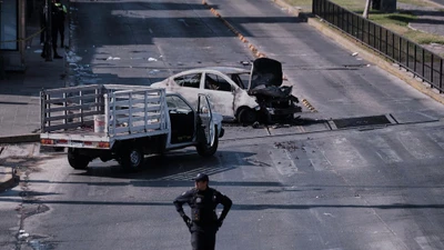 Sau khi El Mencho bị tiêu diệt, các thành viên băng đảng ma túy trả đũa bằng một làn sóng bạo lực trên khắp đất nước. Những chiếc xe bị các thành viên băng đảng đốt cháy chặn đường ở gần chục bang của Mexico.