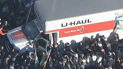Diễn biến vụ xe tải lao vào đám đông ở Mỹ