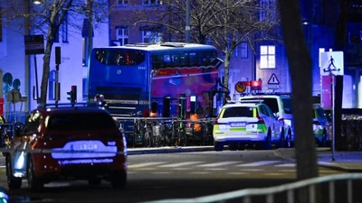 Hiện trường vụ tai nạn xe buýt hai tầng ở thủ đô Thụy Điển