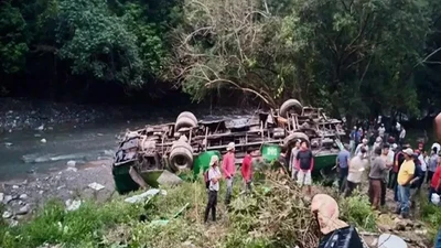 Lật xe buýt ở Mexico, hơn 40 người thương vong