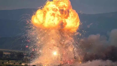 Nhầm đạn cối là đồ chơi, hai em nhỏ thiệt mạng