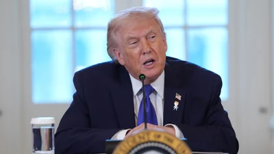 Tổng thống Trump cảnh báo Iran trước thềm đàm phán tại Oman