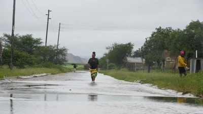 Mắc kẹt trong hầm mỏ vì sạt lở đất, 5 công nhân tử vong