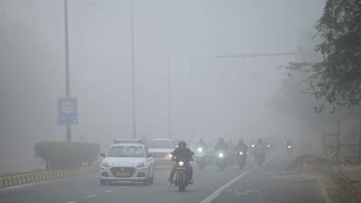 Hình ảnh sương mù dày đặc bao trùm thủ đô Ấn Độ