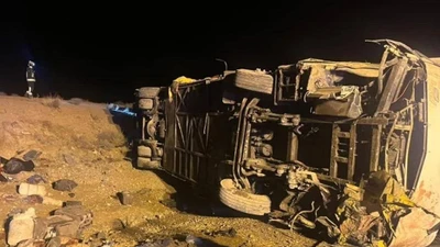 Tai nạn xe buýt trên cao tốc ở Iran, 13 người thiệt mạng