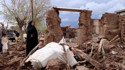 Nhà sập vì mưa lũ, gia đình 5 người tử vong