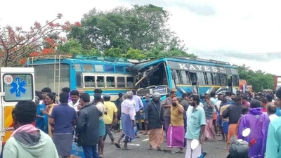 Hai xe buýt va chạm ở Ấn Độ, hơn 60 người thương vong