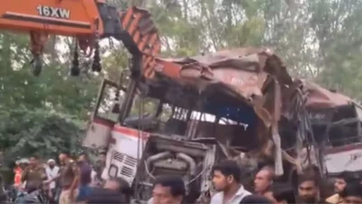 Tai nạn giao thông nghiêm trọng ở Ấn Độ, hàng chục người thương vong