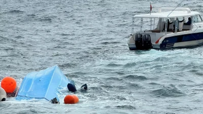 Lật thuyền chở du khách Pháp, 3 người thiệt mạng