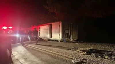 Lật xe buýt du lịch ở Brazil, 17 người thiệt mạng