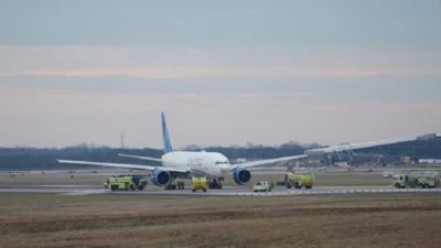 Máy bay chở 290 người hạ cánh khẩn ở Mỹ vì hỏng động cơ
