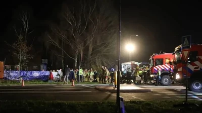 Ô tô lao vào đám đông đang chờ xem diễu hành ở Hà Lan