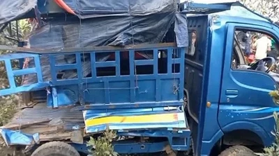 Tàu hỏa đâm vào xe bán tải chở công nhân, nhiều thương vong