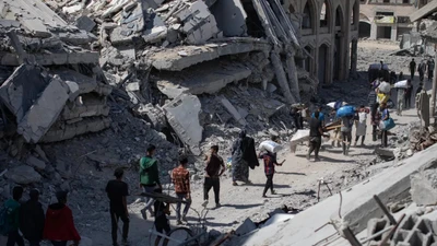 Hình ảnh người dân Palestine trở về khu phố đổ nát ở Gaza