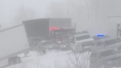 Hơn 100 xe va chạm liên hoàn trên cao tốc ở Mỹ