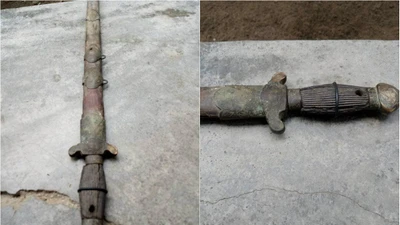Bất ngờ đào được cổ vật, thanh niên lên mạng hỏi và nhận kết đắng