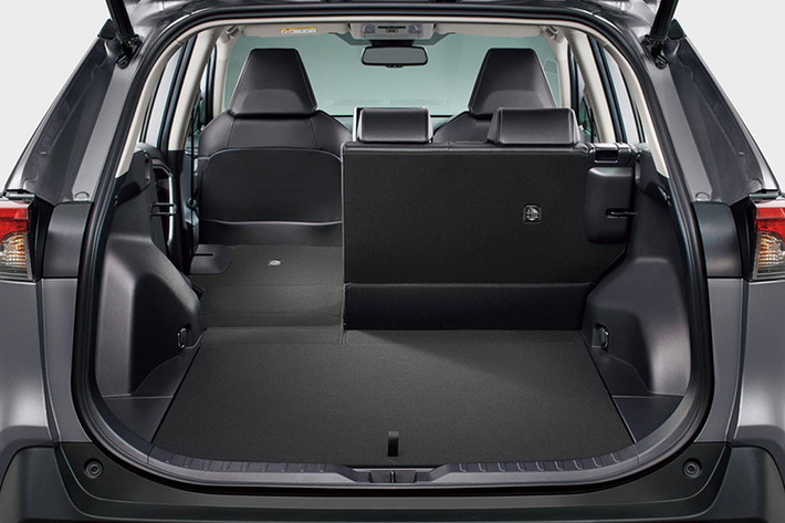 Toàn bộ các bản trang bị của mẫu crossover cỡ C này đều có hệ thống Toyota Safety Sense tiêu chuẩn tại thị trường Nhật Bản. Hệ thống này bao gồm tính năng phát hiện người đi bộ (ngày/đêm), phát hiện người đạp xe (ban ngày), kiểm soát hành trình bằng radar, hỗ trợ đánh lái về đúng làn đường và nhận diện biển báo giao thông.