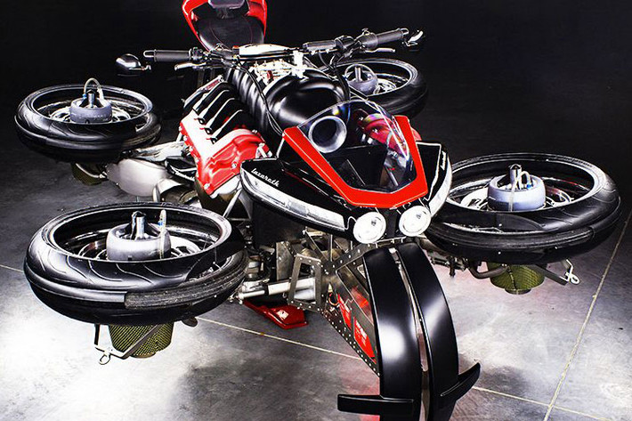 Dù hiện vẫn đang là một mẫu xe thử nghiệm, nhưng những gì mà La Moto Volante làm được thực sự gây ấn tượng. Trong thời gian tới, Lazareth và các nhân viên của mình sẽ tiếp tục hoàn thiện chiếc xe để kịp tham gia tuần triển lãm công nghệ Gitex ở Dubai vào tháng 10 tới. Tại đây, ông sẽ chính thức tiếp nhận đơn đặt hàng và bán xe môtô La Moto Volante với giá 496.000 Euro (tương đương 13 tỷ đồng).