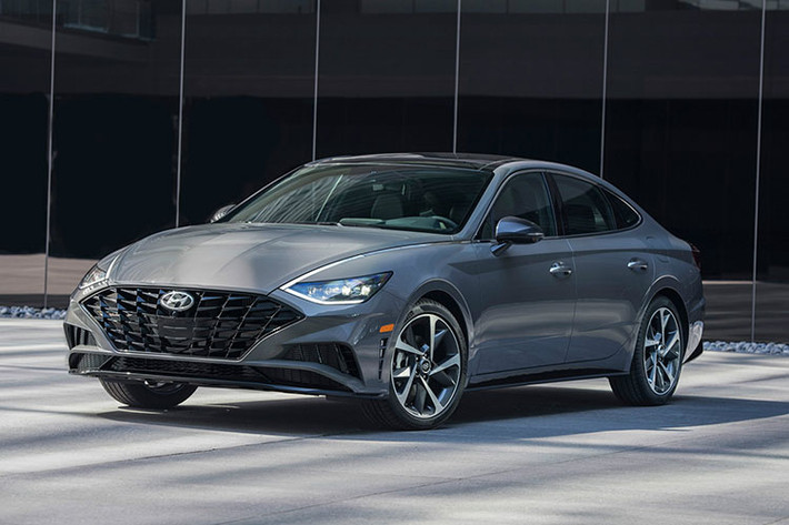 Mới đây, hãng xe ôtô Hyundai đã bất ngờ vén màn thế hệ mới của mẫu sedan cỡ trung Sonata tại thị trường quê nhà Hàn Quốc. Dự kiến, Hyundai Sonata 2020 mới sẽ lần đầu tiên ra mắt thị trường toàn cầu trong triển lãm Ô tô New York 2019 diễn ra vào tháng sau.