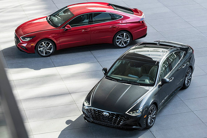 Có thể nói, Hyundai Sonata 2020 bản quốc tế sẽ có nhiều công nghệ khiến nhiều đối thủ trong cùng phân khúc phải "thèm khát". Hiện giá xe Hyundai Sonata 2020 tại thị trường quốc tế chưa được công bố. Trong khi đó, tại Hàn Quốc, đối thủ của Toyota Camry và Honda Accord có giá dao động từ 21,4 - 32,89 triệu Won (khoảng 439,4 - 675,3 triệu đồng).