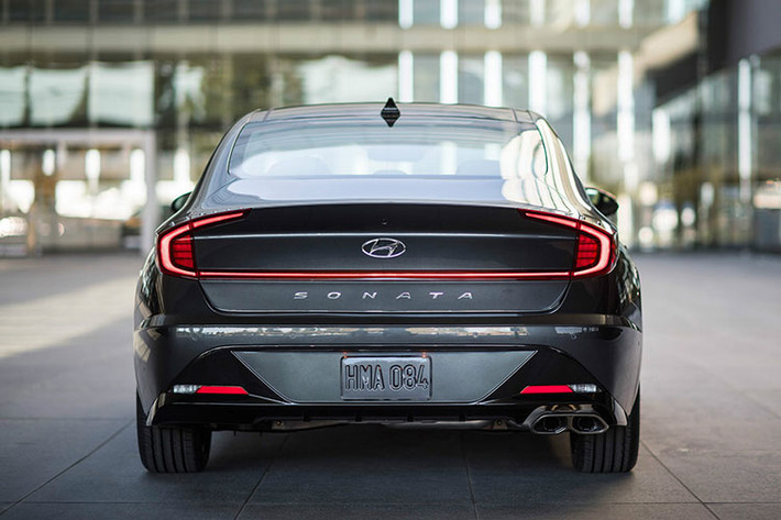 Cả hai động cơ thuộc dòng Smartstream kể trên đều kết hợp với hộp số tự động 8 cấp. Hiện hãng xe ôtô Hyundai chưa hé lộ việc động cơ 1,6 lít và 2,5 lít này sẽ được dùng cho Sonata 2020 ở thị trường quốc tế nào.