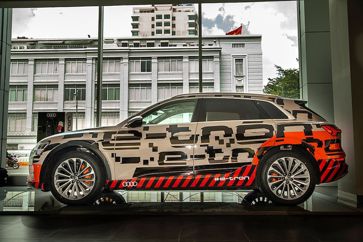 Tại ASEAN, Audi e-tron lần đầu tiên được ra mắt tại sự kiện Audi Brand Experience ở Singapore tháng 10/2018. Hiện tại, mẫu xe này đã được Audi đem về Việt Nam với mục đích trưng bày. Dù là một mẫu xe điện nhưng về kiểu dáng, e-tron vẫn đi theo ngôn ngữ thiết kế tương đồng với các dòng xe SUV/Crossover Audi hiện tại như Q8.