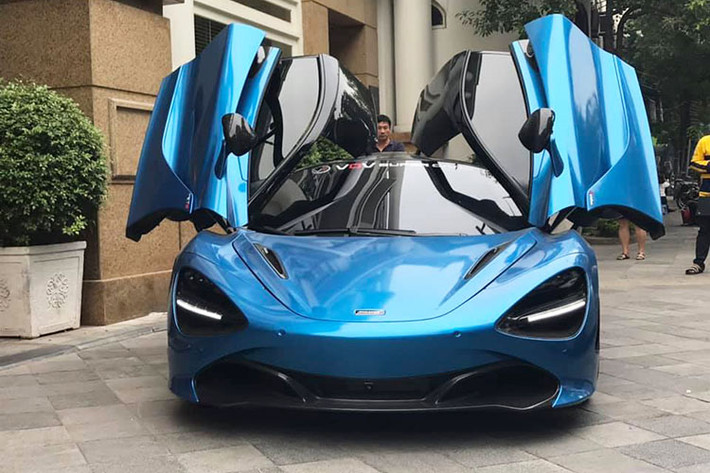 Chiếc siêu xe Mclaren 720S từng thuộc sở hữu của trường đoàn Carpassion chỉ sử dụng khối động cơ V8, tăng áp kép, dung tích 4.0 lít nhưng tạo ra công suất tối đa lên đến 720 mã lực tại vòng tua máy 7.000 vòng/phút và mô-men xoắn cực đại 770 Nm tại vòng tua máy 5.500 vòng/phút, nhưng không thua kém gì siêu xe sử dụng động cơ V12.