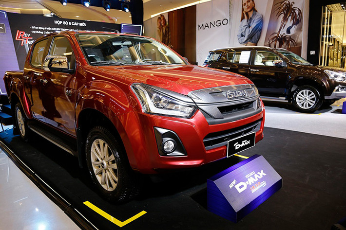 Thêm một chiếc Isuzu nữa nằm trong top xe ôtô ế nhất Việt Nam, đó là chiếc bán tải D-Max. Cụ thể, trong 5 tháng chiếc xe bán tải Nhật nhập khẩu này chỉ bán được 204 chiếc, thực tế doanh số này tương đối khả quan bởi hiện tại mức thuế của dòng xe này đã tăng và sức ép từ các đối thủ mạnh hơn lại vô cùng lớn.