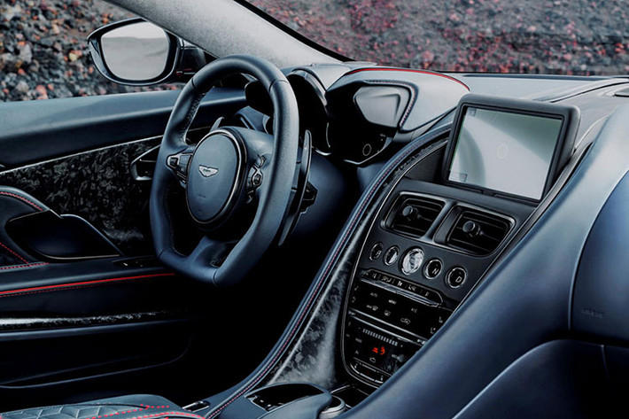 Đối với nội thất, siêu xe đình đám Aston Martin DBS Superleggera 2019 sở hữu không gian sang trọng và đẳng cấp với bọc da bò rộng rãi khắp nơi, màn hình giải trí cỡ lớn đặt ở trung tâm, các ghế ngồi thể thao có tính năng chỉnh điện nhớ vị trí và vô lăng đa chức năng...