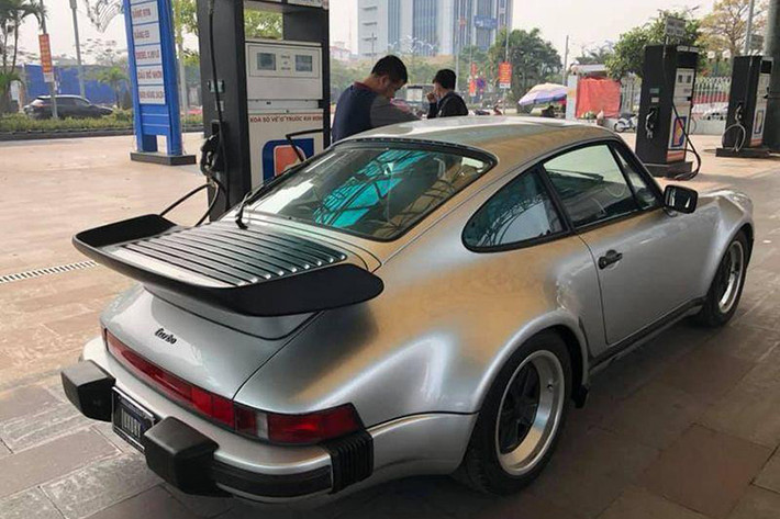 Porsche 930 Turbo nhập khẩu từ Mỹ mất thời gian 4,6 giây để tăng tốc từ vị trí xuất phát lên 100 km/h. Tốc độ tối đa ghi nhận được của mẫu xe này là 250 km/h. Trong khi đó, nếu Porsche 930 Turbo tại thị trường châu Âu sẽ có tốc độ tối đa lên đến 278 km/h.