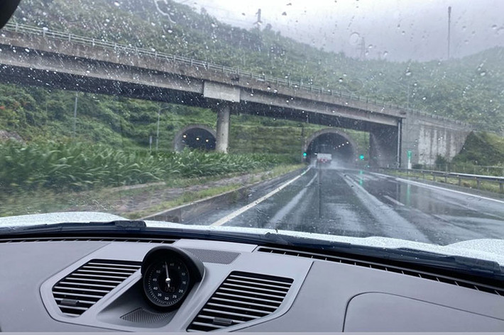 Đây không phải là lần đầu tiên đại gia siêu xe Cường Đô la và vợ thực hiện hành trình xuyên Việt, vào tháng 6 năm 2019, cặp đôi này cùng bạn bè đã di chuyển trên hai chiếc xe Porsche khác là SUV hạng sang Cayenne S và sedan hạng sang Panamera chạy từ Hà Nội vào TP HCM.