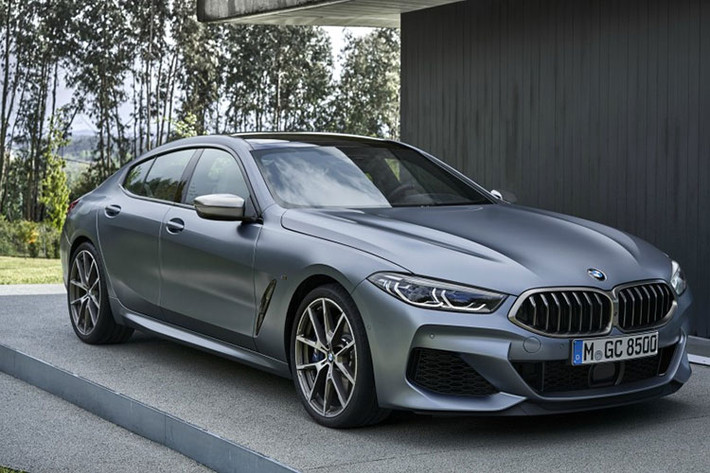 Ý tưởng để tạo nên những chiếc Gran Coupe của BMW có thể khiến nhiều người tranh cãi, nhưng có một điểm chung mà ai cũng công nhận là: chúng trông rất tuyệt. Mẫu 6 Series Gran Coupe trước đây đã từng khiến nhiều người mê mẩn, và bây giờ 8 Series đang làm được điều tương tự. Xe có một dáng vẻ cân bằng, và hợp lý hơn so với 8 Series tiêu chuẩn vốn có phần phía trước trông hơi nặng nề.