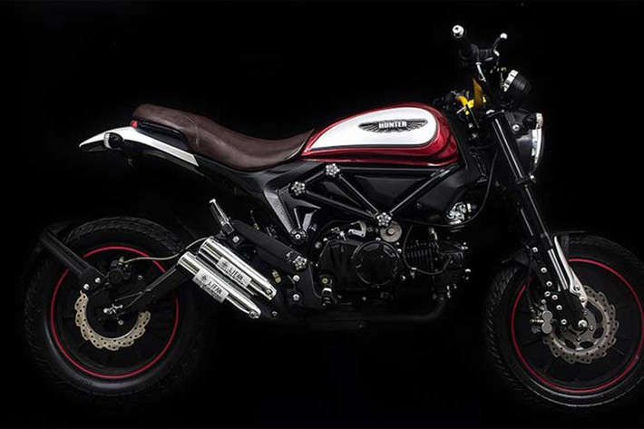 Hãng xe máy Trung Quốc Lifan đã chính thức trình làng mẫu xe môtô mang tên Hunter 125 tại thị trường Thái Lan. Điểm nhấn của mẫu xe Ducati Scrambler nhái mang tên Lifan Hunter 125 này đang "gây sốt" chính là thiết kế bên ngoài được làm "nhái" giống hệt như mẫu xe môtô đình đám của hãng xe Ý - Scrambler phiên bản Icon.