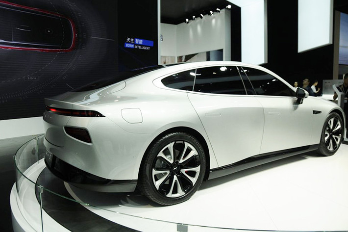 Những phần cứng này hoạt động cùng với hệ thống XPILOT 3.0 của riêng Xpeng để đem đến tính năng lái tự động Cấp 3 cho P7, bao gồm kiểm soát hành trình tự động, lựa chọn làn đường trên cao tốc, và đỗ xe tự động trong hầu hết tình huống.