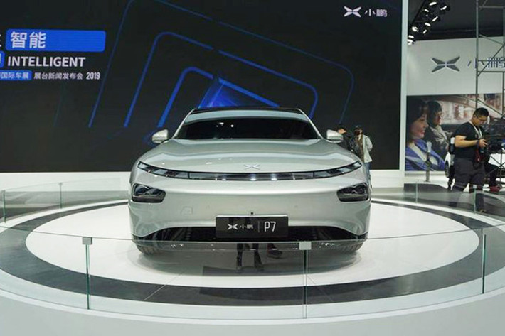 Thông tin chi tiết về cụm pin vẫn chưa được công bố, nhưng xe ôtô điện tự lái Xpeng P7 có thể di chuyển tới 600 km trên một lần sạc theo chu trình NEDC, vậy nên cụm pin của nó phải cỡ gần hoặc hơn 100 kWh.