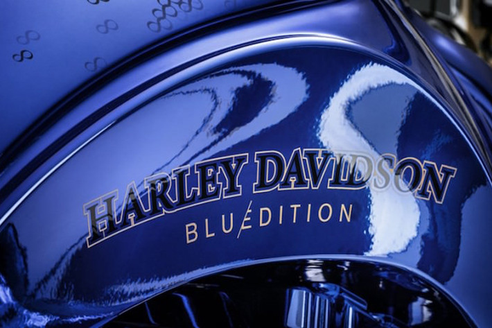 Tên gọi Blue Edition xuất phát từ việc sơn phủ cực kỳ phức tạp, đòi hỏi kỹ năng và công nghệ cao mới cho ra được nước sơn đẹp như vậy.